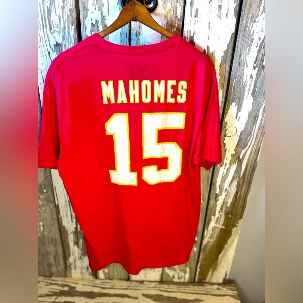 NFL TEAM APPAREL Tshirt Mahomes 15 Chiefs Red Size Large